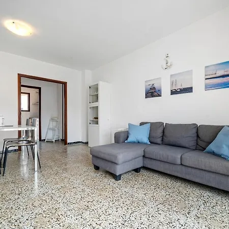 Apartment Tichinis *